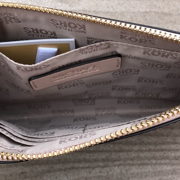 NWT Michael Kors perforated zip wristlet - Picture 6 of 6